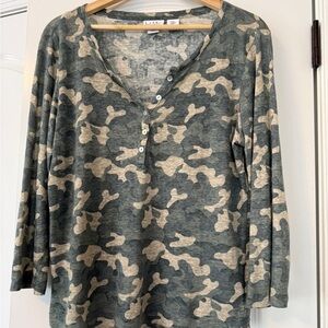 Nicole Miller Green Camo Long Sleeve Top